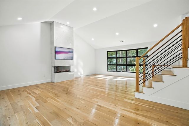 68 Pearl St, Upton, MA 01568