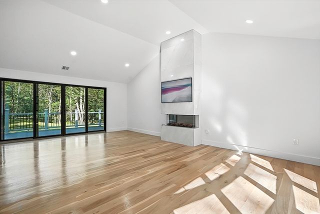 68 Pearl St, Upton, MA 01568