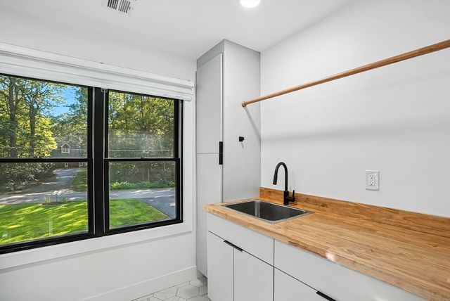 68 Pearl St, Upton, MA 01568