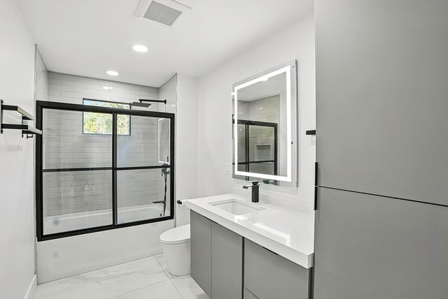 68 Pearl St, Upton, MA 01568