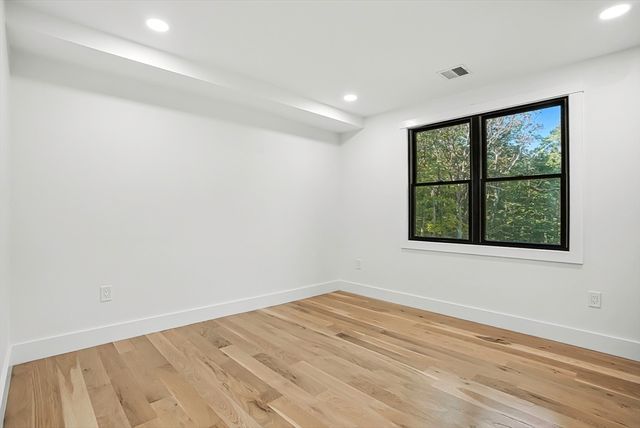 68 Pearl St, Upton, MA 01568