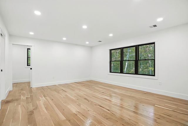 68 Pearl St, Upton, MA 01568