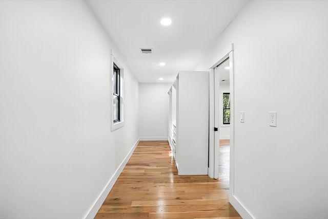 68 Pearl St, Upton, MA 01568