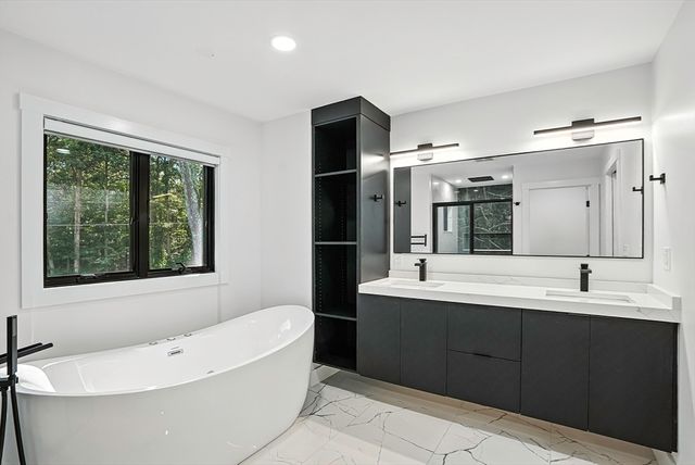 68 Pearl St, Upton, MA 01568