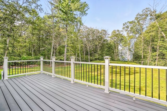 68 Pearl St, Upton, MA 01568