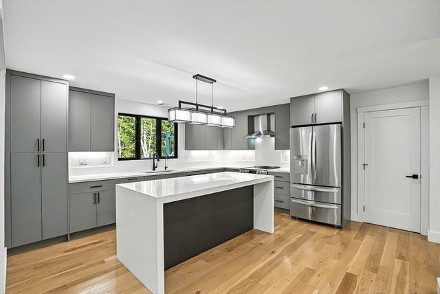 68 Pearl St, Upton, MA 01568