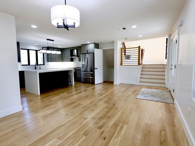 68 Pearl St, Upton, MA 01568