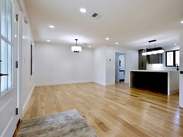 68 Pearl St, Upton, MA 01568