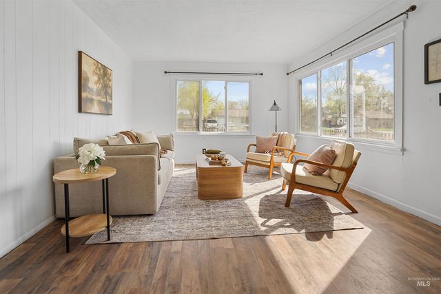 1213 E 8th Ave, Twin Falls, ID 83301