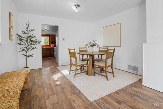 1213 E 8th Ave, Twin Falls, ID 83301