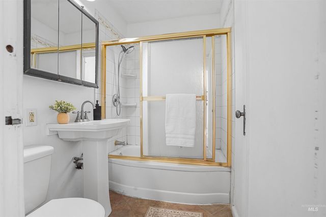 1213 E 8th Ave, Twin Falls, ID 83301