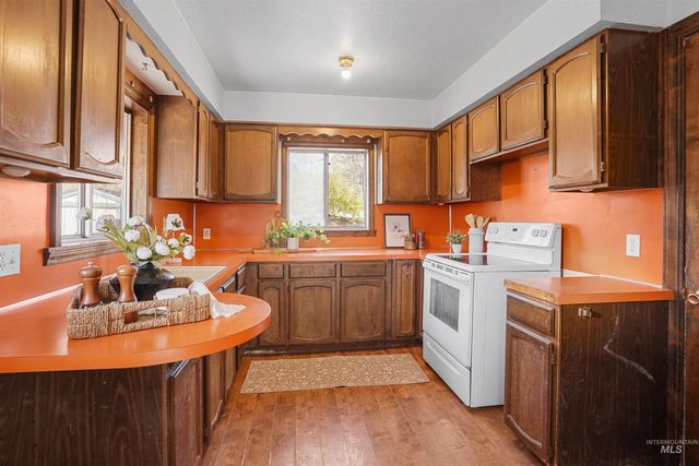 1213 E 8th Ave, Twin Falls, ID 83301