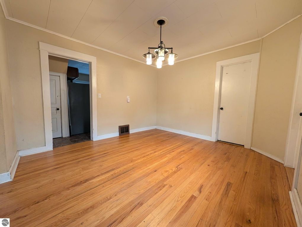 Image 11 of property listing at 822 N River Avenue, Alma, MI 48881