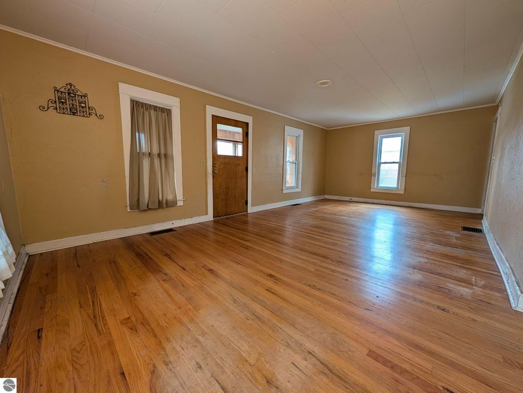 Image 13 of property listing at 822 N River Avenue, Alma, MI 48881