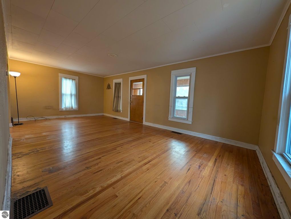 Image 14 of property listing at 822 N River Avenue, Alma, MI 48881