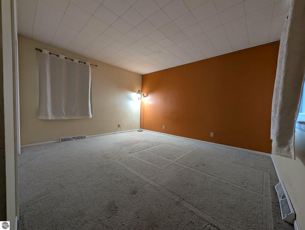 Image 17 of property listing at 822 N River Avenue, Alma, MI 48881