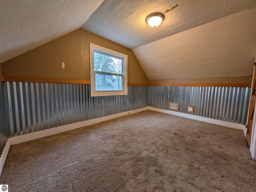 Image 19 of property listing at 822 N River Avenue, Alma, MI 48881