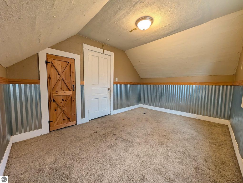 Image 20 of property listing at 822 N River Avenue, Alma, MI 48881