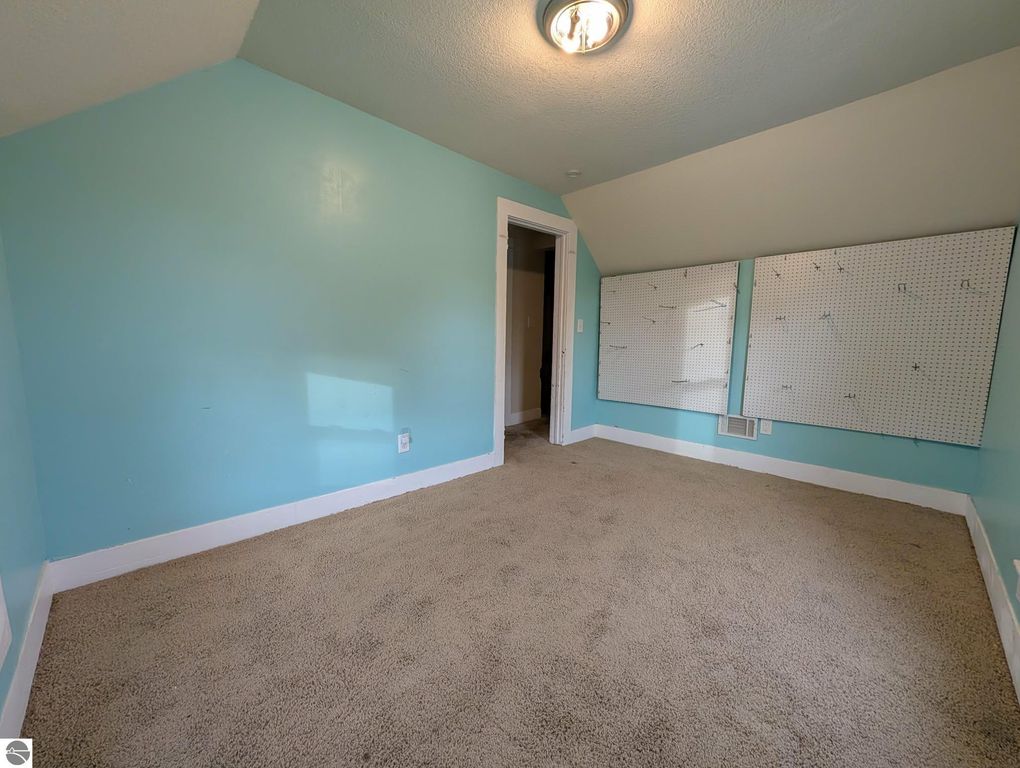 Image 24 of property listing at 822 N River Avenue, Alma, MI 48881