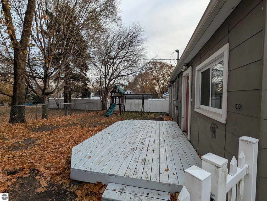 Image 3 of property listing at 822 N River Avenue, Alma, MI 48881