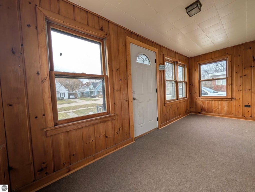 Image 5 of property listing at 822 N River Avenue, Alma, MI 48881