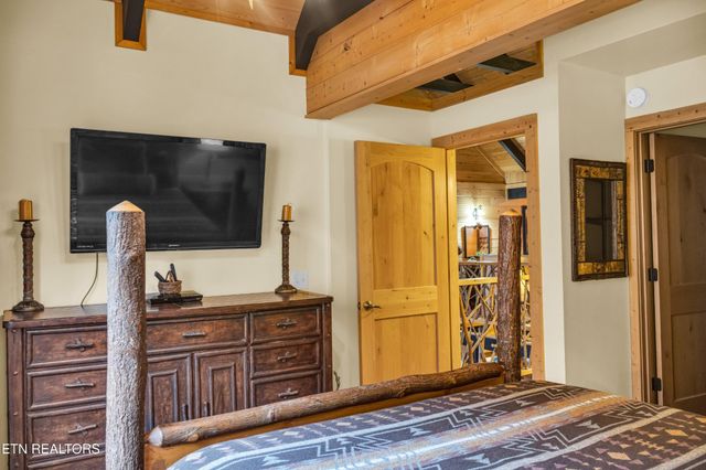 1667 Cherohala Skyway, Tellico Plains, TN 37385
