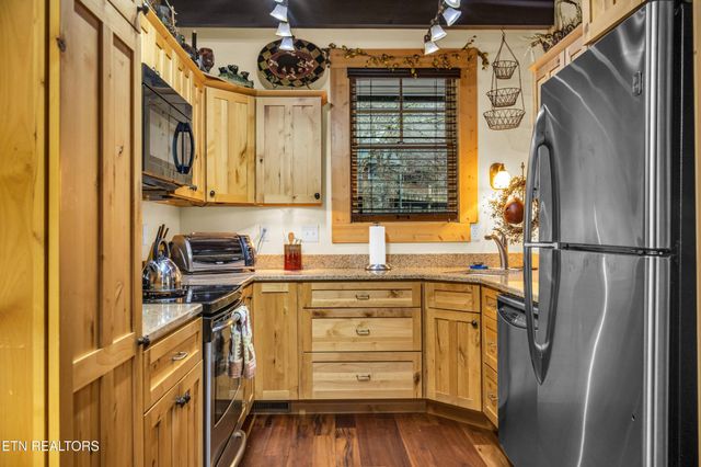 1667 Cherohala Skyway, Tellico Plains, TN 37385