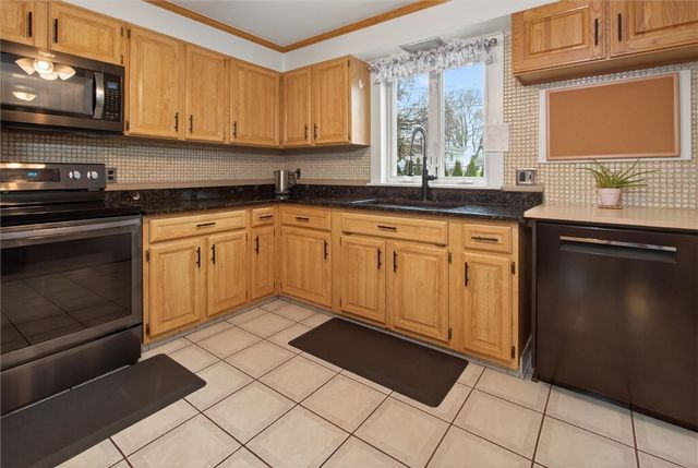 80 Ripplewood Drive, Greece, NY 14616