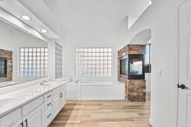 7817 N Vía Laguna Niguel, Tucson, AZ 85743