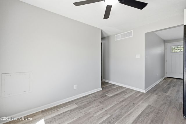 4907 Basking Dr, Louisville, KY 40216