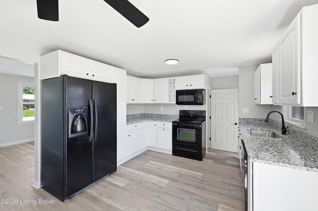 4907 Basking Dr, Louisville, KY 40216