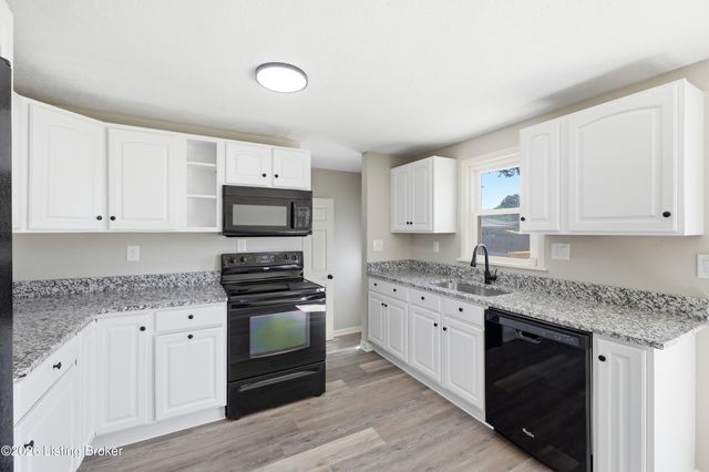 4907 Basking Dr, Louisville, KY 40216