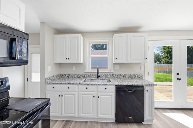 4907 Basking Dr, Louisville, KY 40216