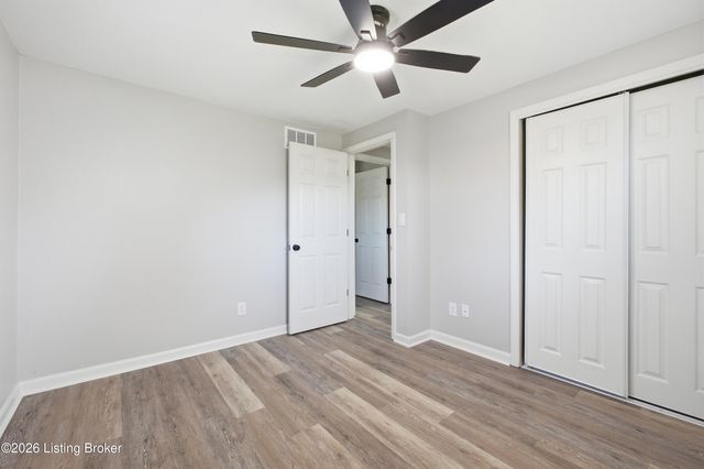 4907 Basking Dr, Louisville, KY 40216
