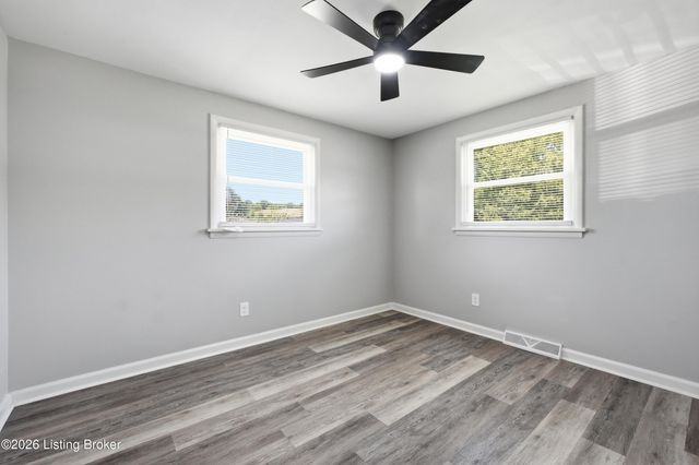4907 Basking Dr, Louisville, KY 40216
