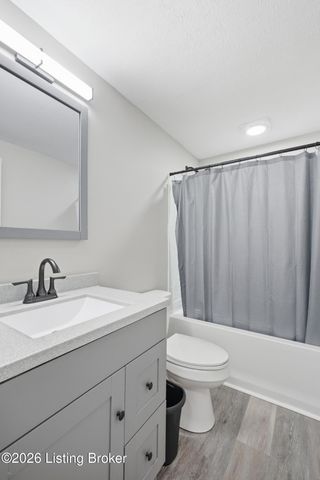 4907 Basking Dr, Louisville, KY 40216