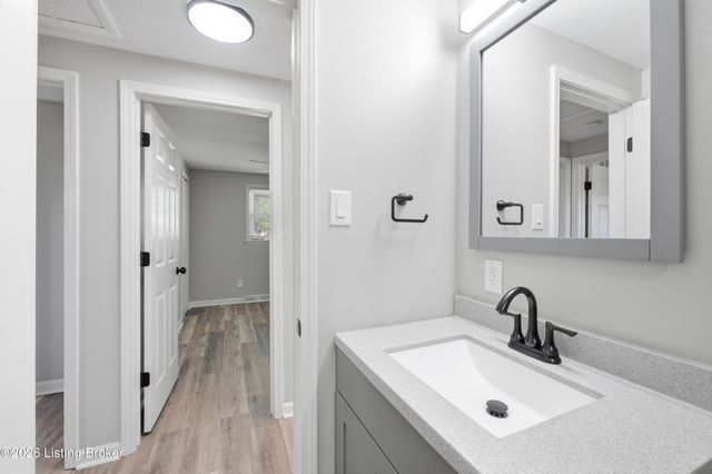 4907 Basking Dr, Louisville, KY 40216