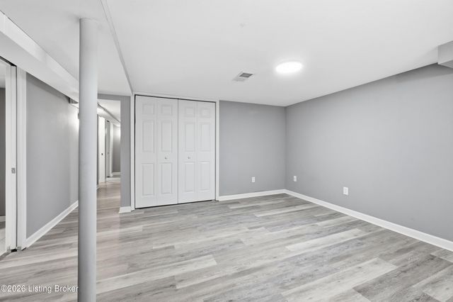 4907 Basking Dr, Louisville, KY 40216
