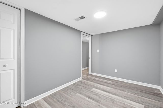 4907 Basking Dr, Louisville, KY 40216