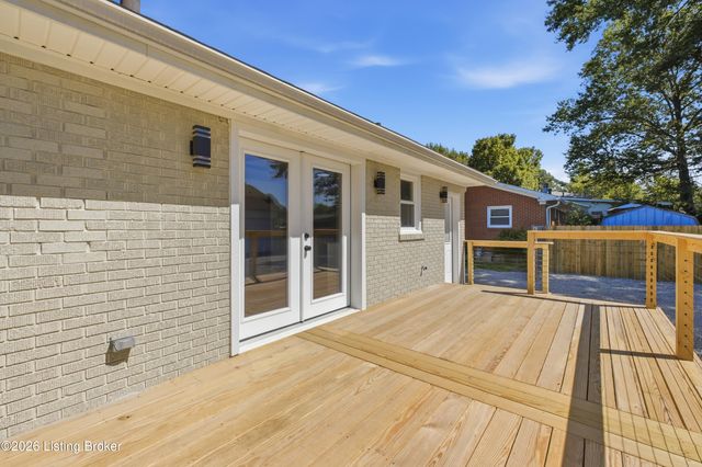 4907 Basking Dr, Louisville, KY 40216