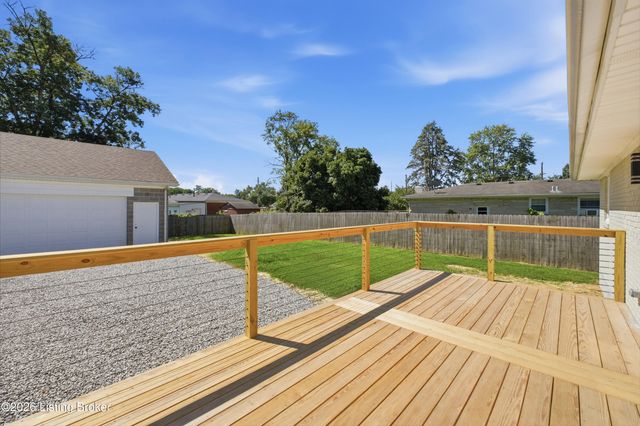 4907 Basking Dr, Louisville, KY 40216