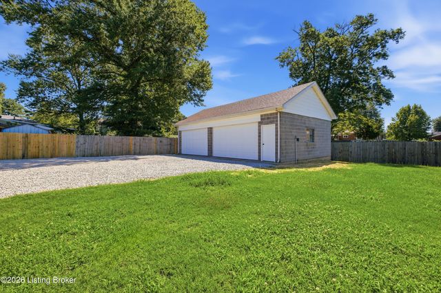 4907 Basking Dr, Louisville, KY 40216