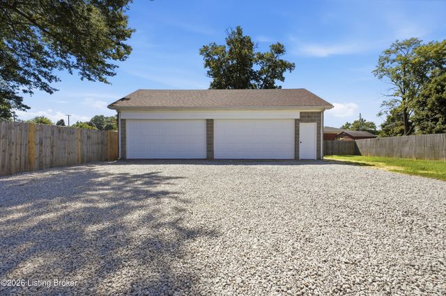 4907 Basking Dr, Louisville, KY 40216