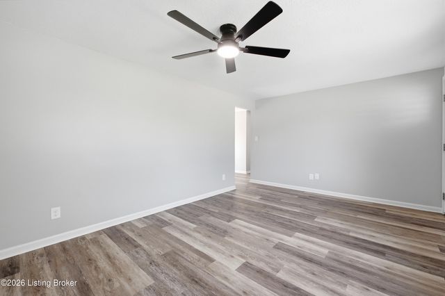 4907 Basking Dr, Louisville, KY 40216