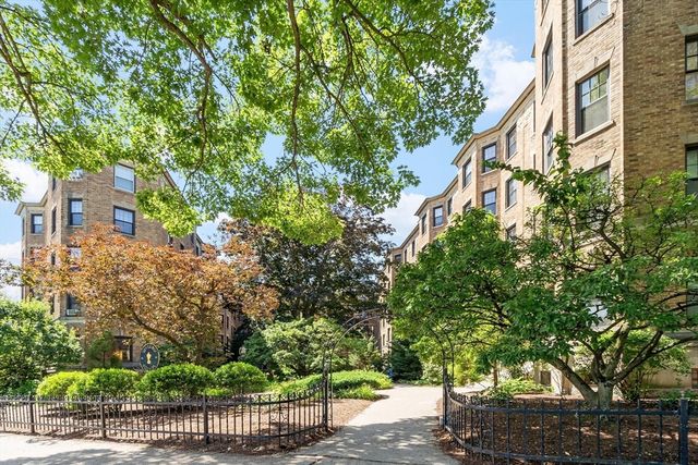 120 Riverway 4, Boston, MA 02215