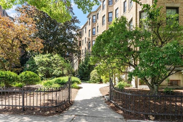 120 Riverway 4, Boston, MA 02215