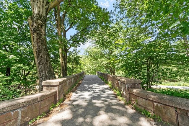 120 Riverway 4, Boston, MA 02215