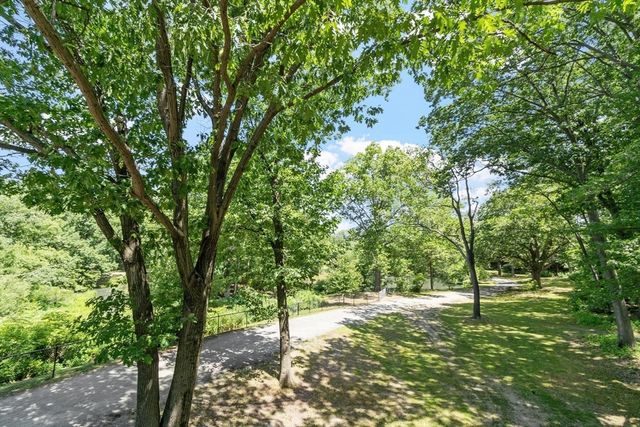 120 Riverway 4, Boston, MA 02215