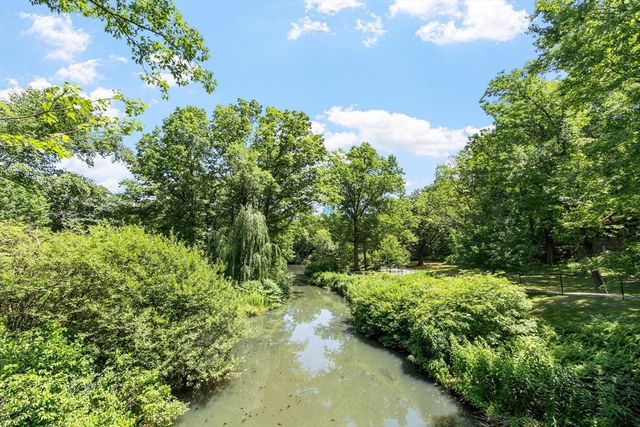 120 Riverway 4, Boston, MA 02215