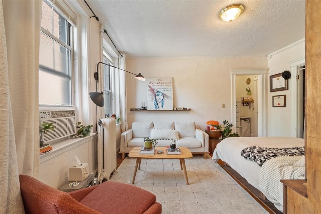 120 Riverway 4, Boston, MA 02215